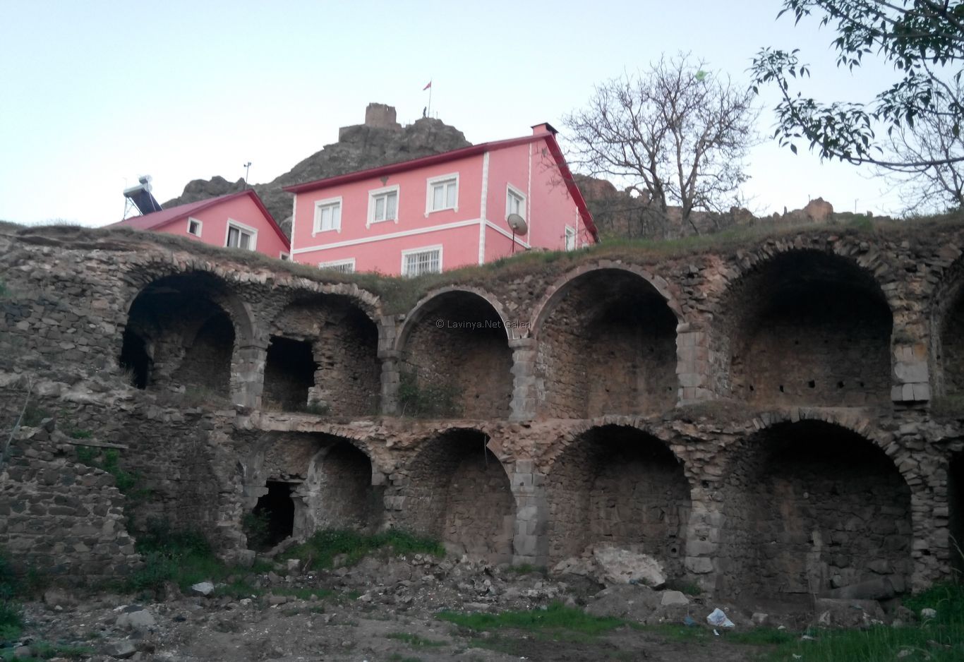 Şebinkarahisar Taşhanlar